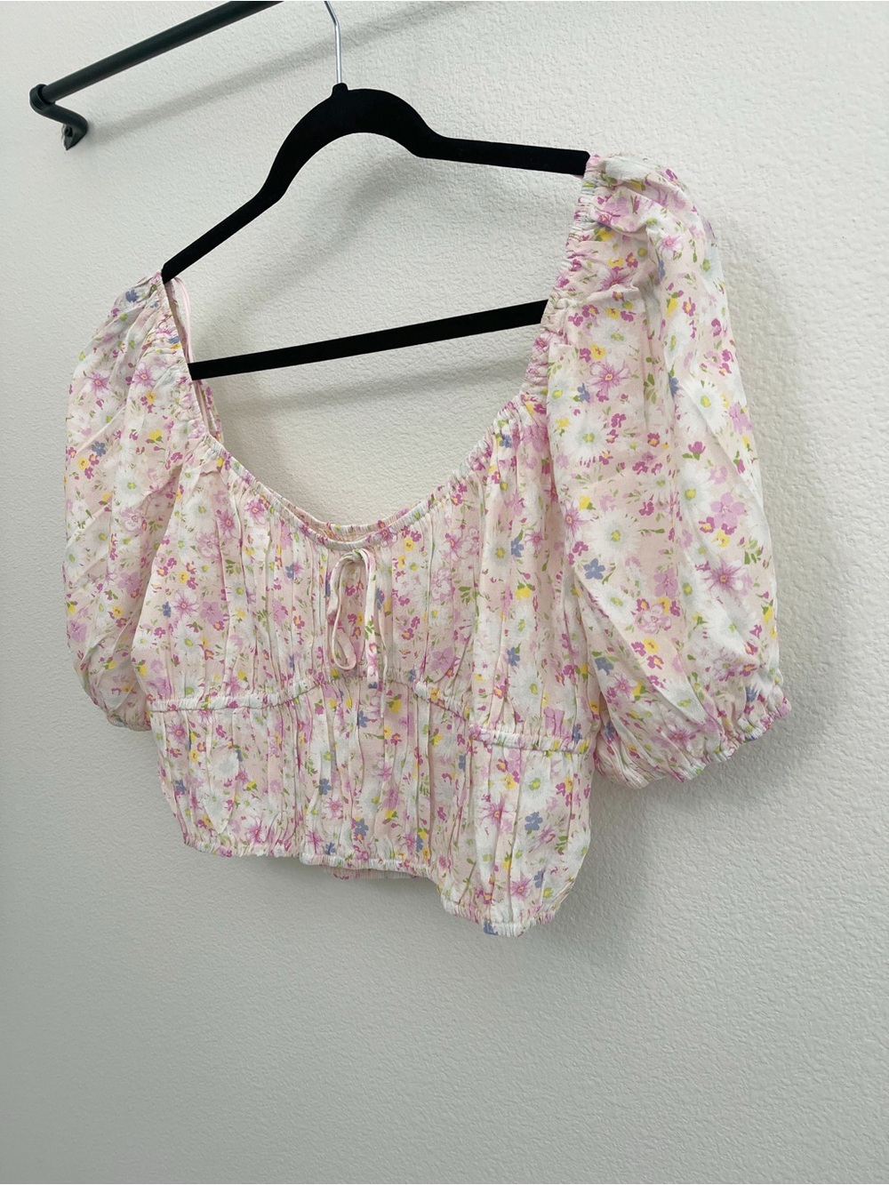NWT 🏷️ Elodie by Anthropologie Floral Puff-Sleeve Crop Top in Light Pink - Picture 4 of 6